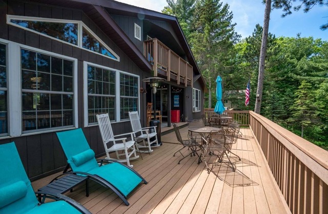 Quiet & Private at Beautiful Pearl Lake! All Seasons Vacation Home!