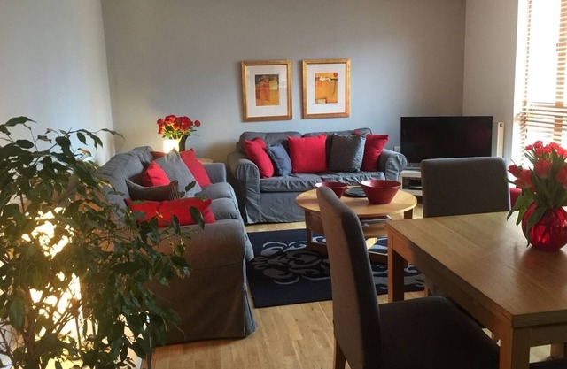 Quiet quality apartment in Greenwich Centre by Cutty Sark DLR. Close to Park