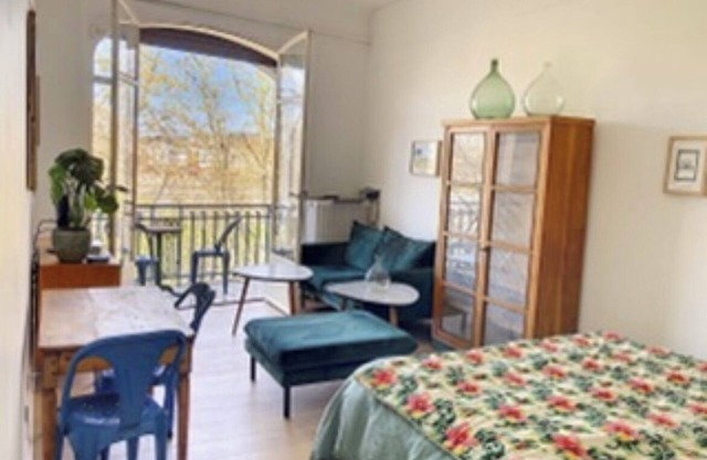 Quiet, refined studio with loggia, in the heart of town, overlooking the parks.