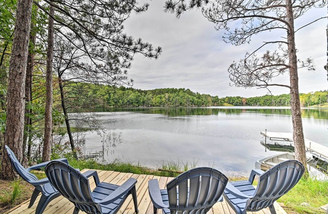 Quiet Retreat on Lake w/Kayaks, Boats + Bikes!