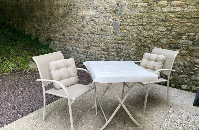 Quiet, small house with terrace, in the center of Bayeux