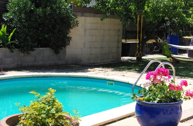 Quiet south-facing villa with pool, close to the sea