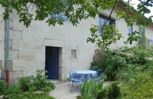 Quiet, spacious apartment for 2 to 4 people on the cross-country ski slopes