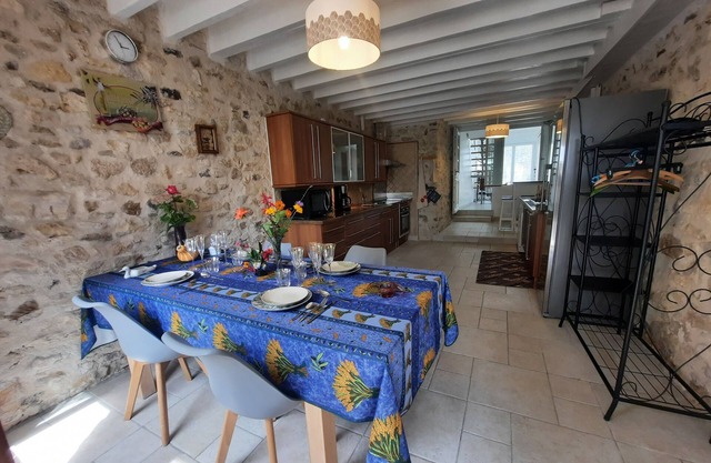 Quiet, spacious country house 1 hour from Disney land. 1 h00 from Paris.