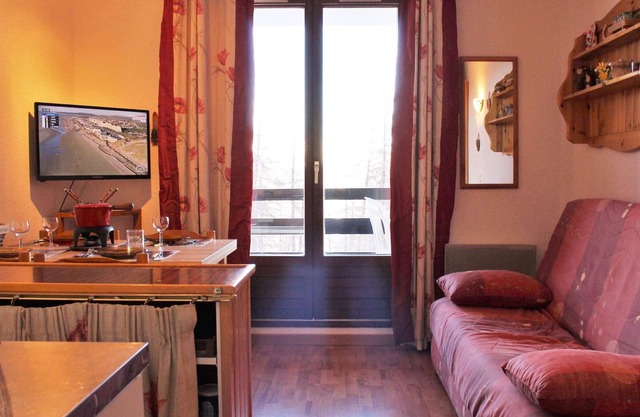 Quiet studio with parking in Risoul, sleeps 4, 2 stars