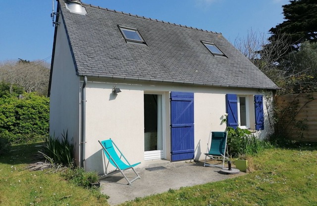 Quiet village, walking distance to the beach