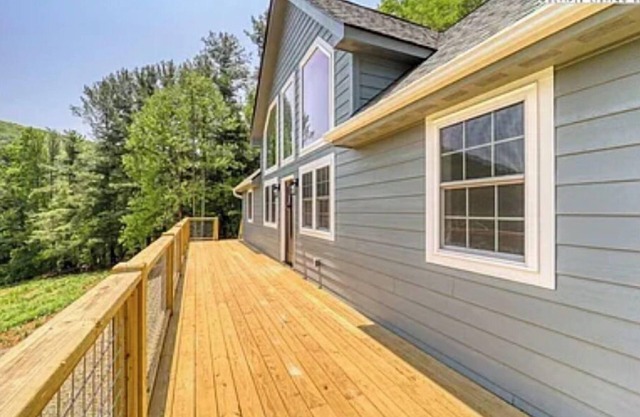 Quint little 1920’s farmhouse 10 minutes from west Jefferson in historic Todd NC