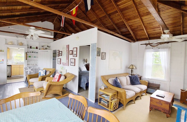 Quintessential Cape Cottage-A/C, Only 0.7 MI to Cold Storage Beach on Cape Cod Bay