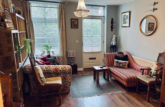 Quirky town centre apartment with river terrace