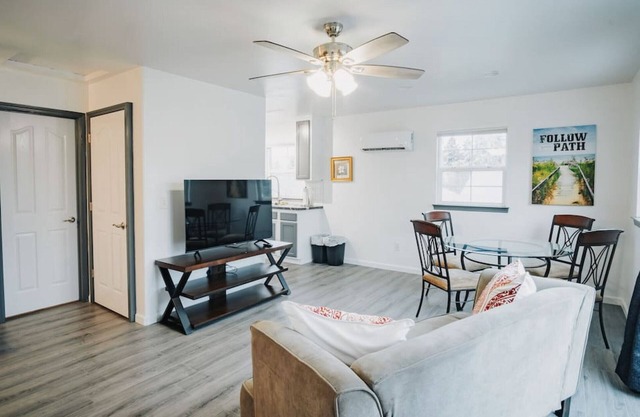 Quite Studio w/Patio and Laundry