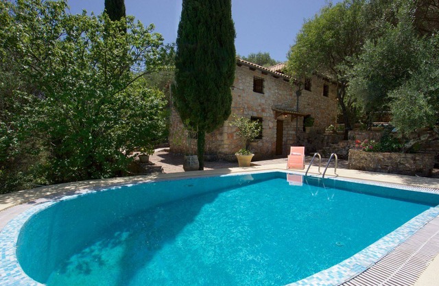 R 1138 Zefirino’s Kefalonian Vintage Residence With Mountain View, Hiking & Garden