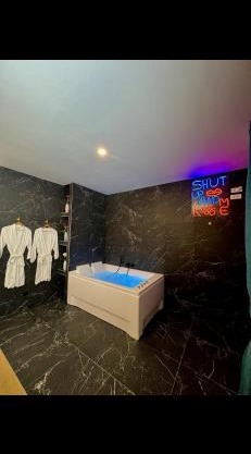 R.Suite