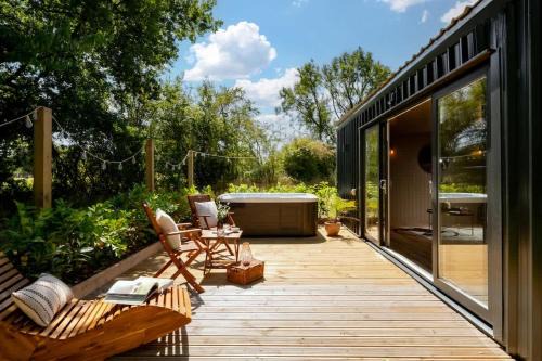 Rabbits Warren - Cotswolds Stay with Sauna and Hot Tub