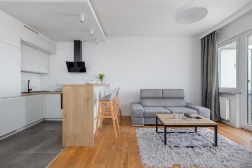Raginisa Chic Apartment by BookingHost