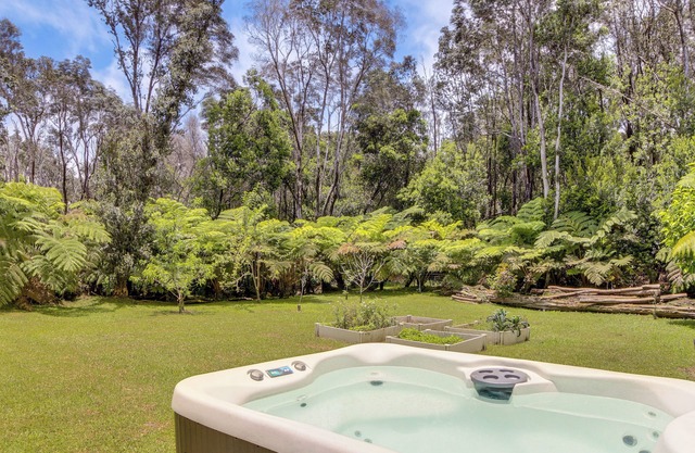 Rainforest Stay w/Hot Tub < 3 Mi to Nat'l Park!