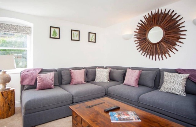 Ralph Allen Cottage - Charming, beautifully renovated cottage - with parking