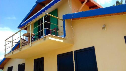 Ramo's Spectacular 2-Story Holiday Home with Radhime Views