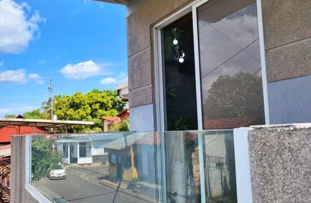 Ramos Studio - All you need in León: Relax with AC, WiFi &Hot Water +Garage