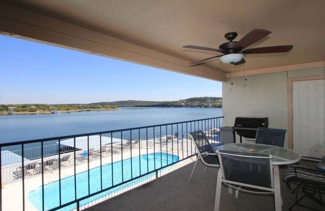 Ramp & boat slip swimming pool, hot tub LakeTravis