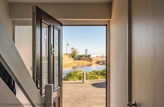 Rampart View - a house that sleeps 6 guests in 3 bedrooms