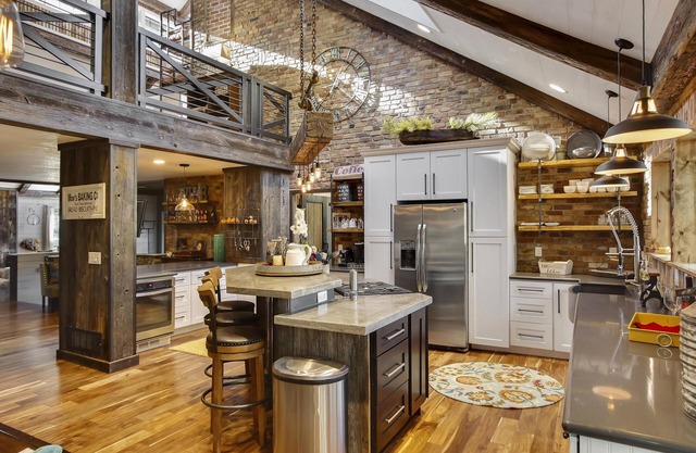 Ranked #1 by VRBO in Flagstaff for 4 years! AC, Pets and Hot Tub!