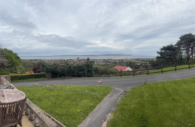 Raphael House - Welsh Sea View Cottage with Jacuzzi