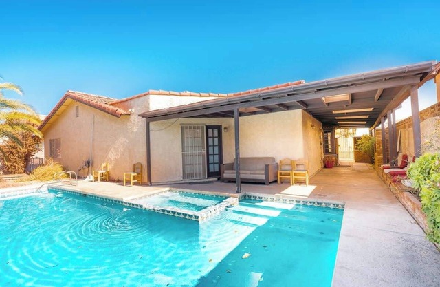 Rare 4BR Beauty with Pool 7 min to Strip!