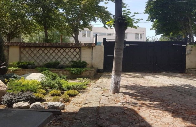 RARE house with garden in Tbilisi