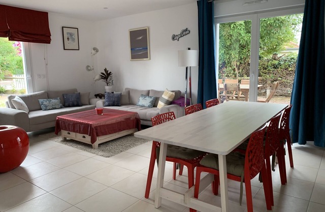 Recent house 300m from the beach
