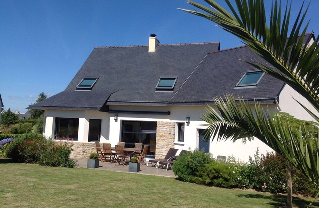 Recent house, near beach, bright, quiet, beautifl garden, 4 bikes