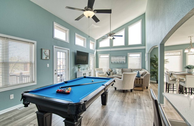 Recently Remodeled Northend Home Just Steps From Beach With Pool Table