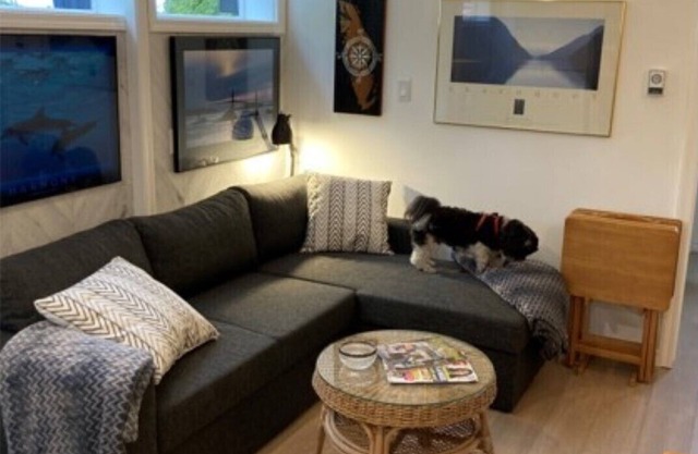 Recently reno'd cottage with private fenced yard, near beach, trails & village.