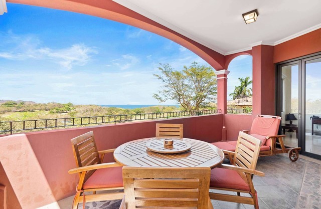Recently Renovated Luxury Condo with Resort-Style Beach Club Access and Ocean Vi