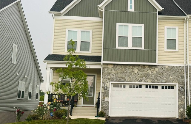 Red Cherry Oasis - Charming 2 bedroom villa with AC, WiFi in serene Aldie