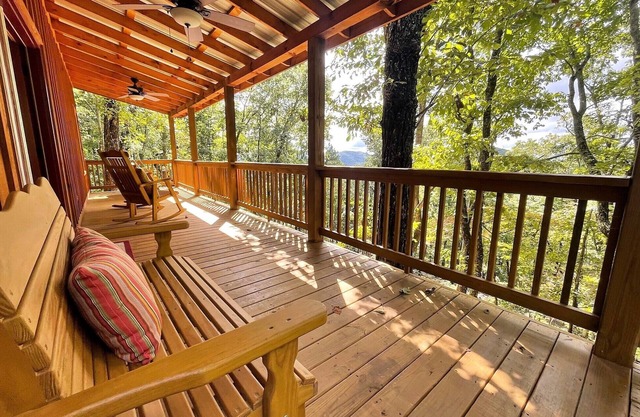 Red Door Cabin - couples delight!