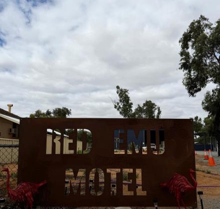 Red Emu Motel
