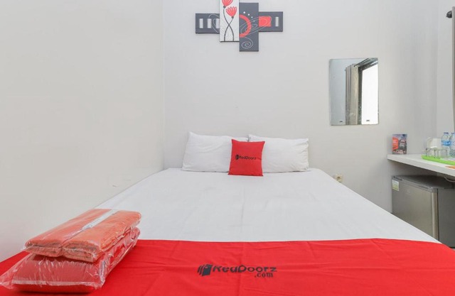 RedDoorz at K23 Rungkut Madya