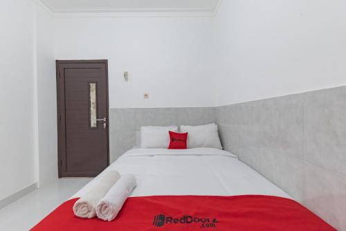RedDoorz at Kedawung Aurel Cirebon