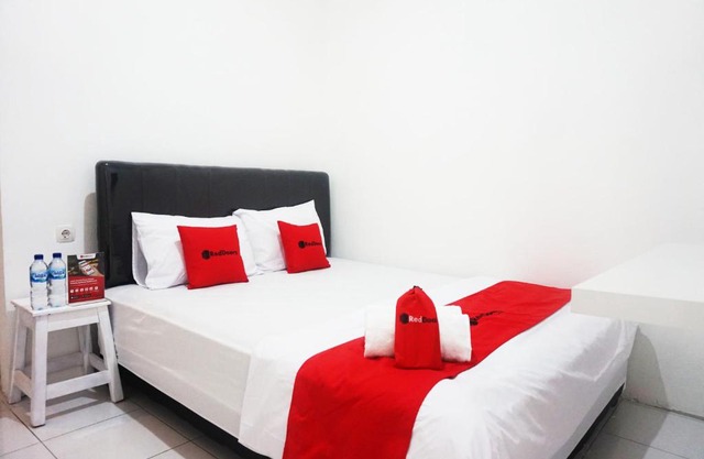RedDoorz @ Jalan Tanjung Blitar