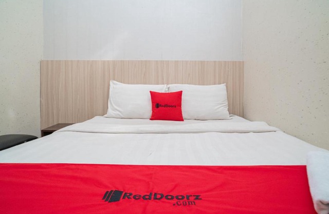 RedDoorz near Matahari Singosaren Solo
