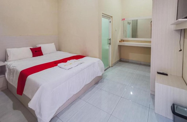 RedDoorz near Pantai Pancer Door Pacitan