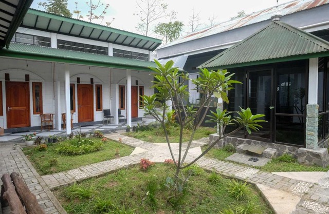 RedDoorz Syariah @ Jalan Dieng Wonosobo 2