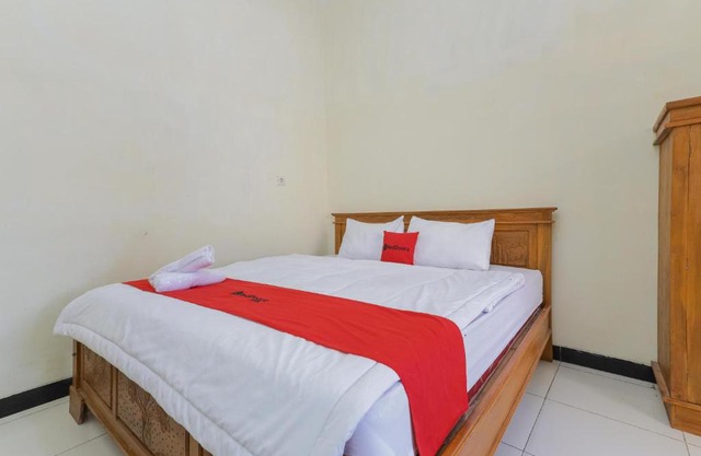 RedDoorz Syariah near Alun Alun Pasuruan