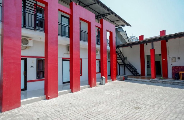 RedDoorz Syariah near Alun Alun Tegal