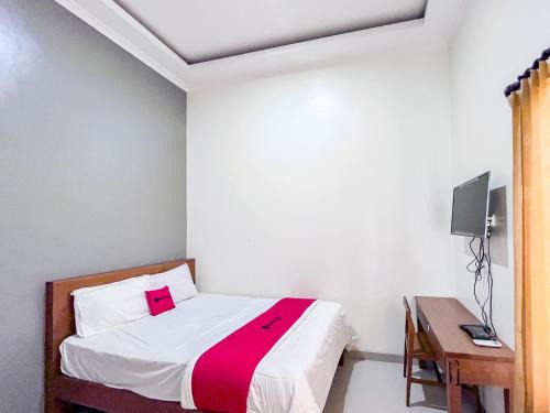 RedDoorz Syariah near Suncity Waterpark Sidoarjo