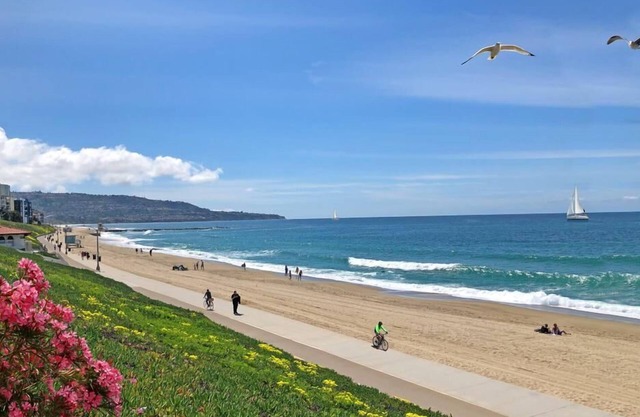 Redondo Inn and Suites