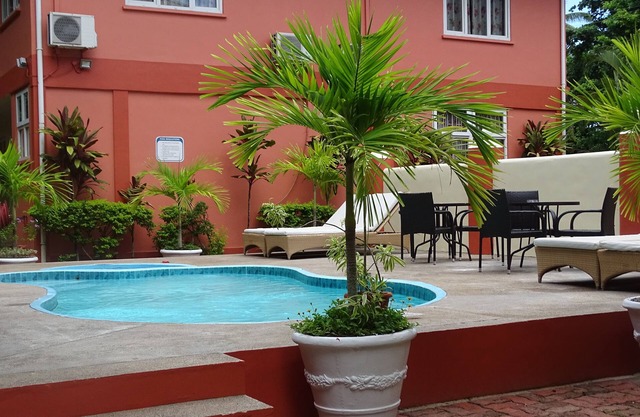 Reef Holiday Apartments