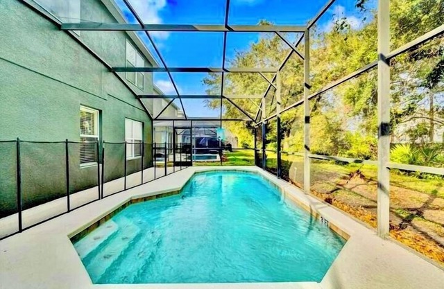 Ref 123. Stunning villa own pool and games room. Near Disney