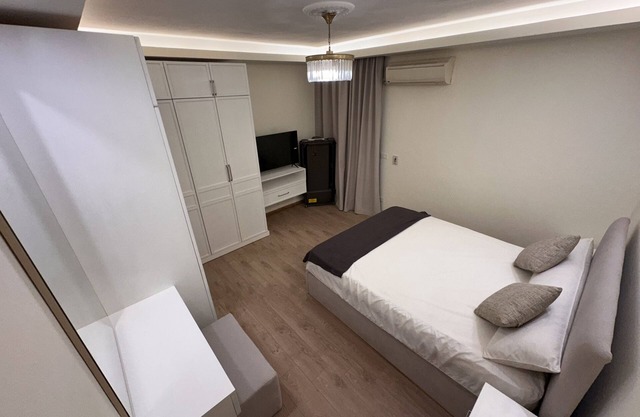 Refined Stylish Elegant Two Bedroom Flat
