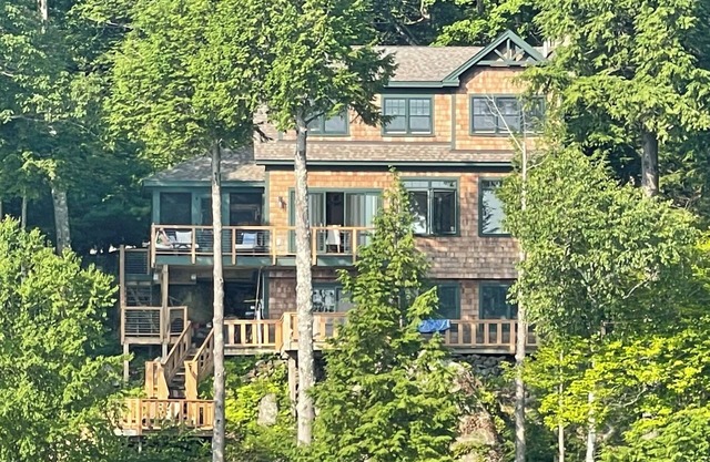 Refined Sunapee Lakefront Home for Weekly Rental